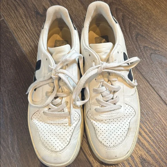 Veja V-10 Sneakers - Picture 3 of 10